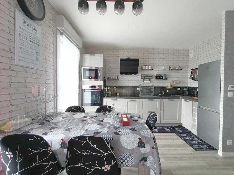 Appartement 4 Pieces - La Rose Des Yvelines - Classe 3 Etoiles Trappes Exterior photo